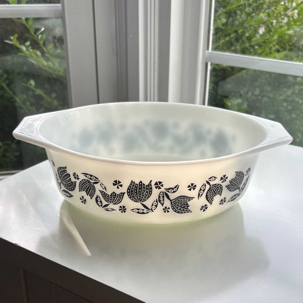 Vintage Pyrex 043 Black Tulip 1½ Quart Oval Casserole dish